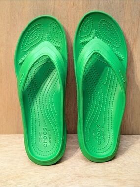 Crocs Kadee Thong Sandals Unisex
Men's 6 Women's 8 Green Iconic
Comfort